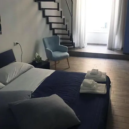 Salvator Rosa 78 בית הארחה