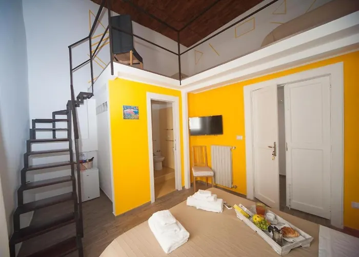 Salvator Rosa 78 بيت ضيافة 4*